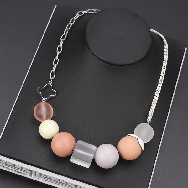 Γυναικείο κομψό κολιέ με μεγάλες πέτρες σε ματ χρώμα