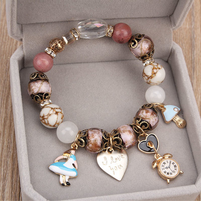 Γυναικείο βραχιόλι με χάντρες και μεταλλικά μενταγιόν σε τρία χρώματα