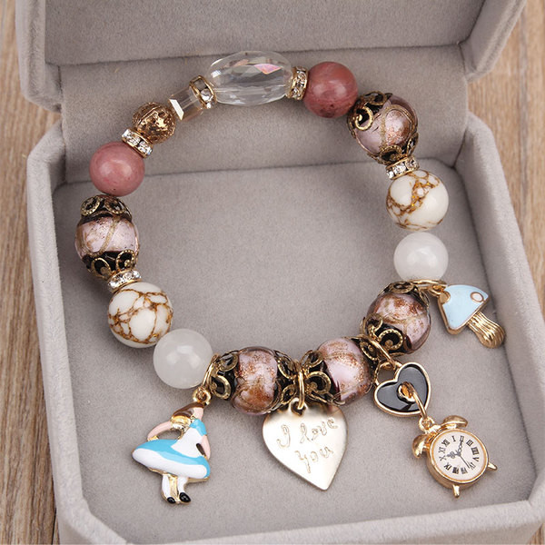 Γυναικείο βραχιόλι με χάντρες και μεταλλικά μενταγιόν σε τρία χρώματα