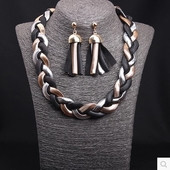 Set dama in patru culori - colier si cercei din tricot metalic