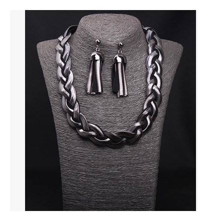 Set dama in patru culori - colier si cercei din tricot metalic