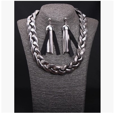 Set dama in patru culori - colier si cercei din tricot metalic