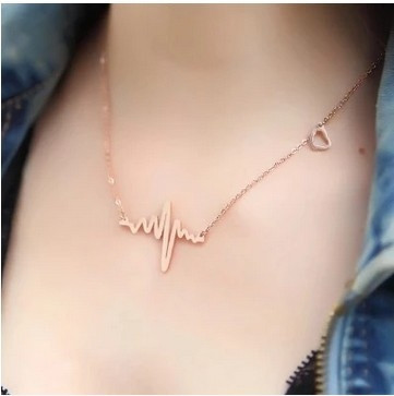 Colier blând de damă cu pandantiv pentru ritm cardiac