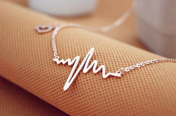 Colier blând de damă cu pandantiv pentru ritm cardiac