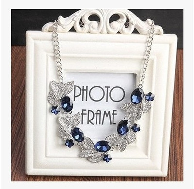 Colier elegant de dama cu cristale si pietre