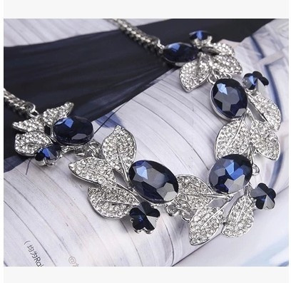 Colier elegant de dama cu cristale si pietre