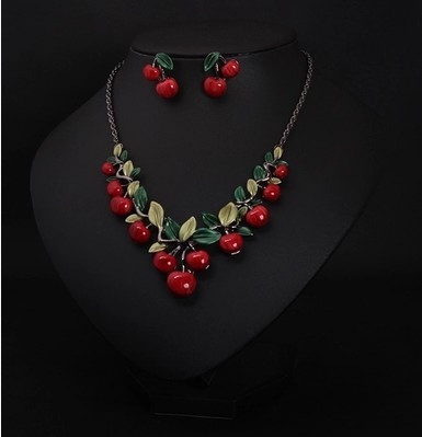 Női ékszer kétrészes nyaklánc és fülbevaló cseresznye formájú