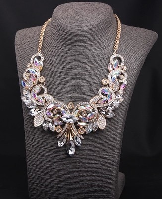 Γυναικείο κολιέ από κρύσταλλο και πολύτιμος λίθος