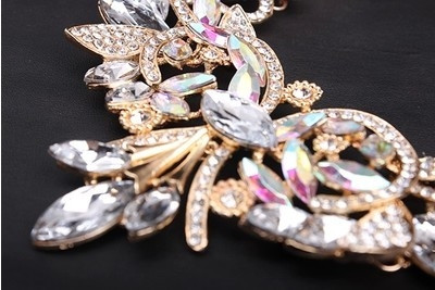 Γυναικείο κολιέ από κρύσταλλο και πολύτιμος λίθος