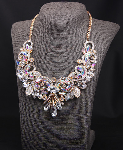 Γυναικείο κολιέ από κρύσταλλο και πολύτιμος λίθος