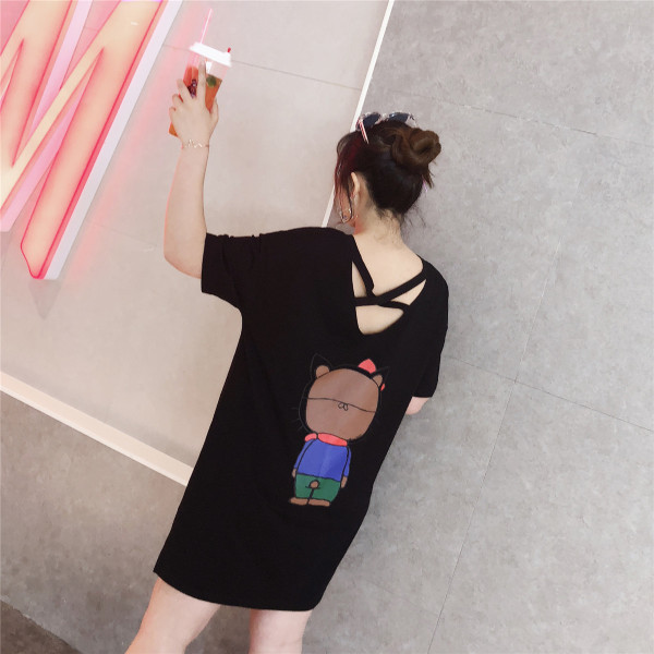 Γυναικείο μπλουζοφόρεμα σε ευρύ μοντέλο MAXI σε ασπρόμαυρο χρώμα με επιγραφή και εφαρμογή