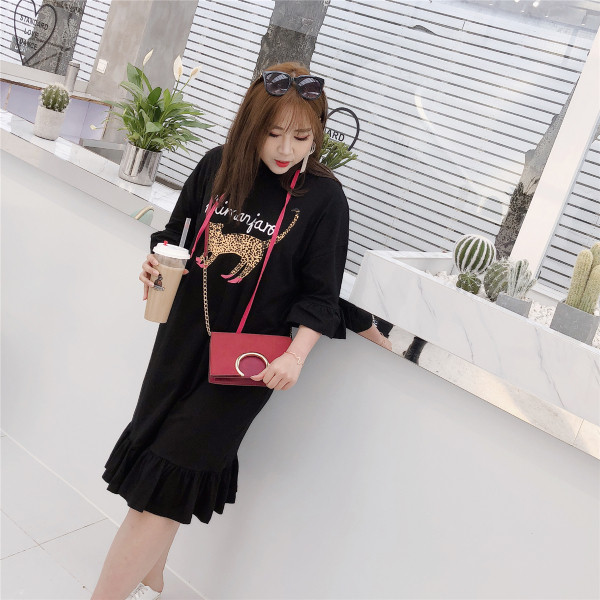 Κομψό γυναικείο φόρεμα μεγέθους MAXI με 3/4 μανίκι και εφαρμογή σε μαύρο χρώμα