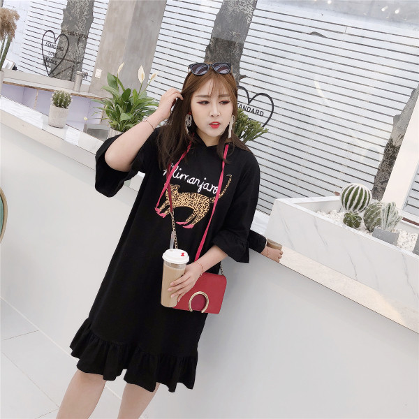 Κομψό γυναικείο φόρεμα μεγέθους MAXI με 3/4 μανίκι και εφαρμογή σε μαύρο χρώμα