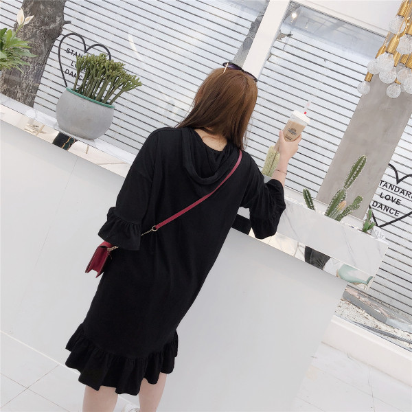 Κομψό γυναικείο φόρεμα μεγέθους MAXI με 3/4 μανίκι και εφαρμογή σε μαύρο χρώμα