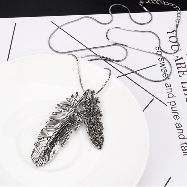 Női hosszú nyaklánc dupla medállal - Toll