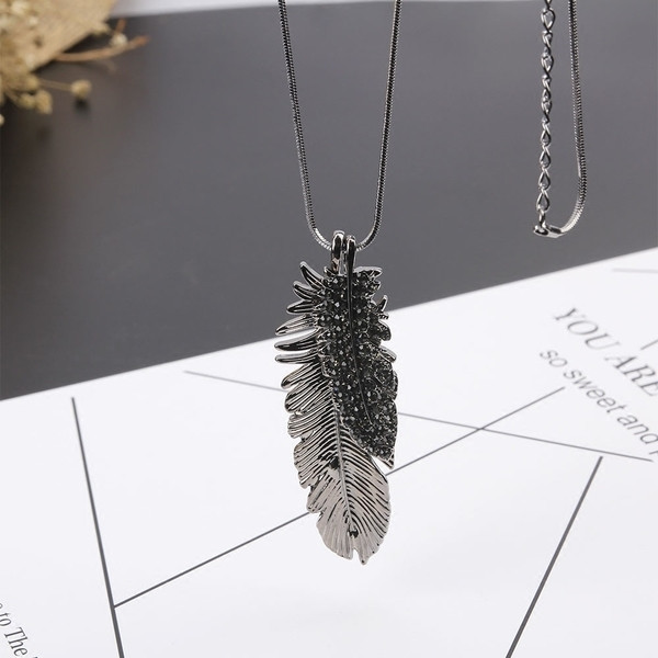 Női hosszú nyaklánc dupla medállal - Toll