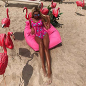 Κομψό, μοντέρνο μαύρο μαγιό με εκτύπωση