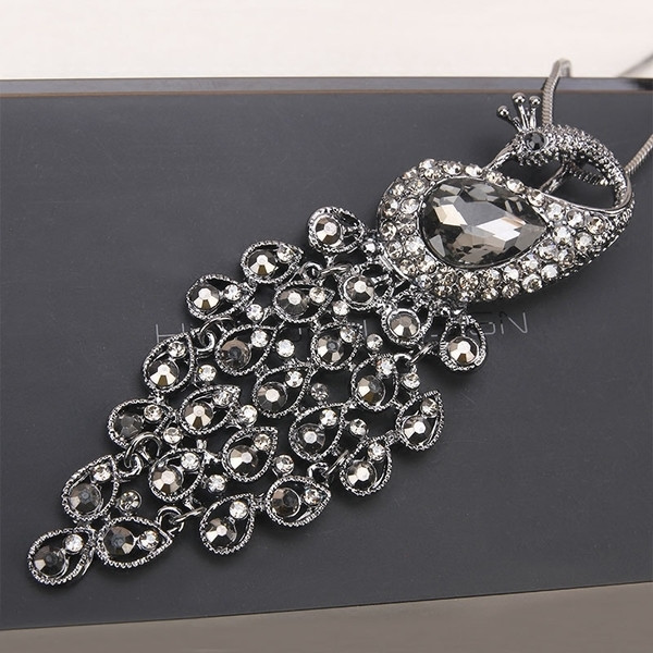 Colier de dama in forma de Lebet cu pietre inchise la culoare