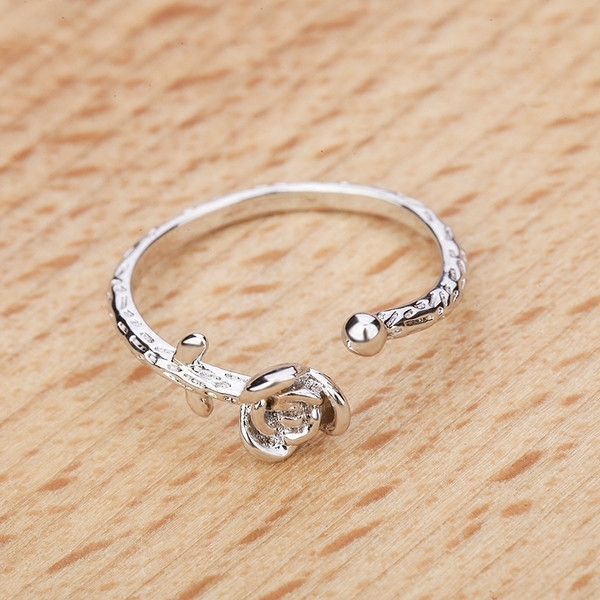 Λεπτό γυναικείο δαχτυλίδι με τη μορφή  τριαντάφυλλο