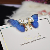 Γυναικεία σκουλαρίκια από δαντέλα και μαργαριτάρια σε σχήμα πεταλούδας