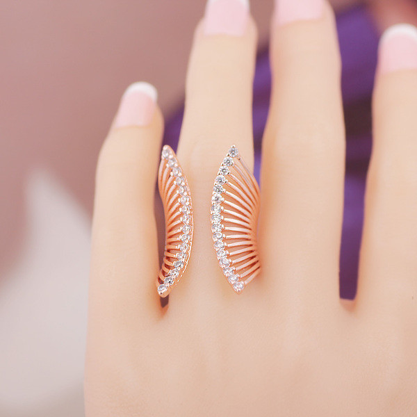 Inel de dama cu pietre artificiale