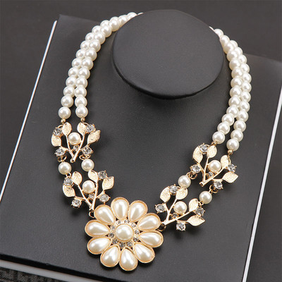 Colier elegant de dama cu margele si pietre in forma de floare