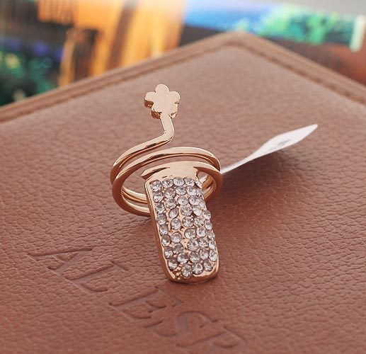 Γυναικείο δαχτυλίδι  με πέτρες σε δύο χρώματα