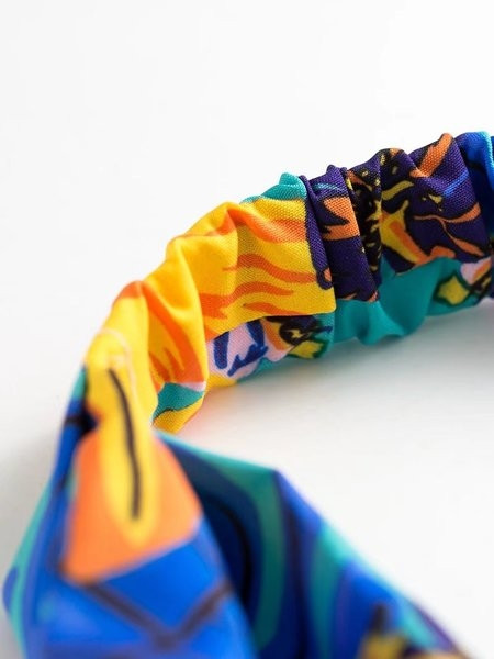 Μοντέρνο αξεσουάρ μαλλιών  σε δύο μοντέλα με floral μοτίβο