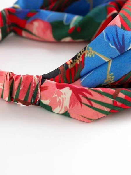 Μοντέρνο αξεσουάρ μαλλιών  σε δύο μοντέλα με floral μοτίβο