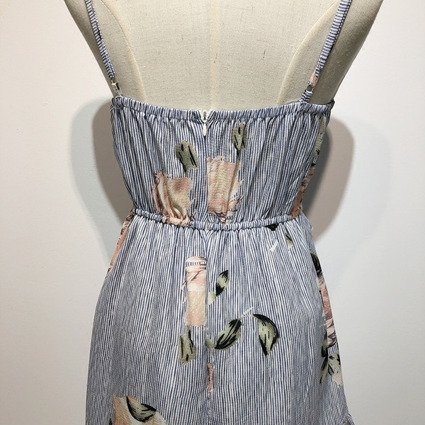 Salopeta de vara eleganta cu bretele subtiri si motiv deschis, in model floral