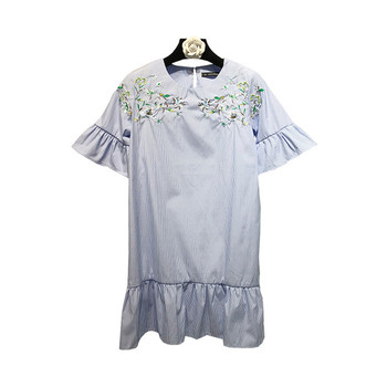 Μοντέρνο γυναικείο φόρεμα σε μπλε χρώμα με κεντήματα