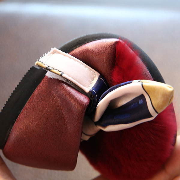 Stílusos gyerekcipő lányoknak barna, piros és fekete pehelyszínben