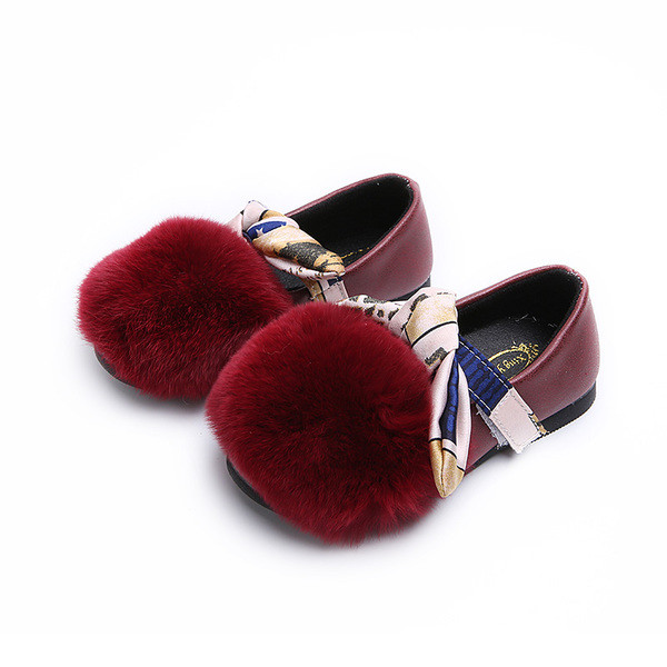 Stílusos gyerekcipő lányoknak barna, piros és fekete pehelyszínben