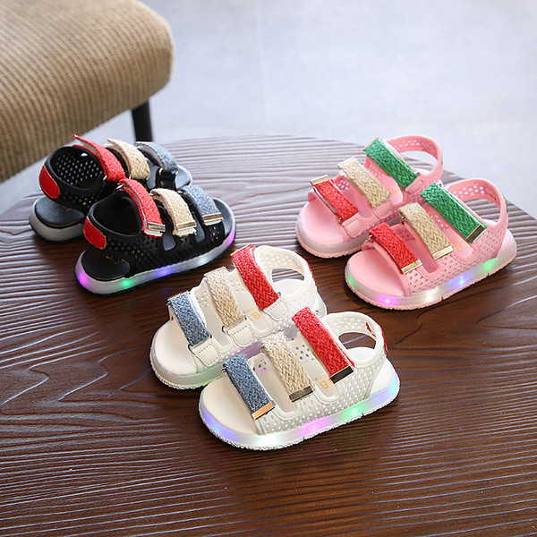 Παιδικά φωτισμένα σανδάλια για κορίτσια και αγόρια σε τρία χρώματα