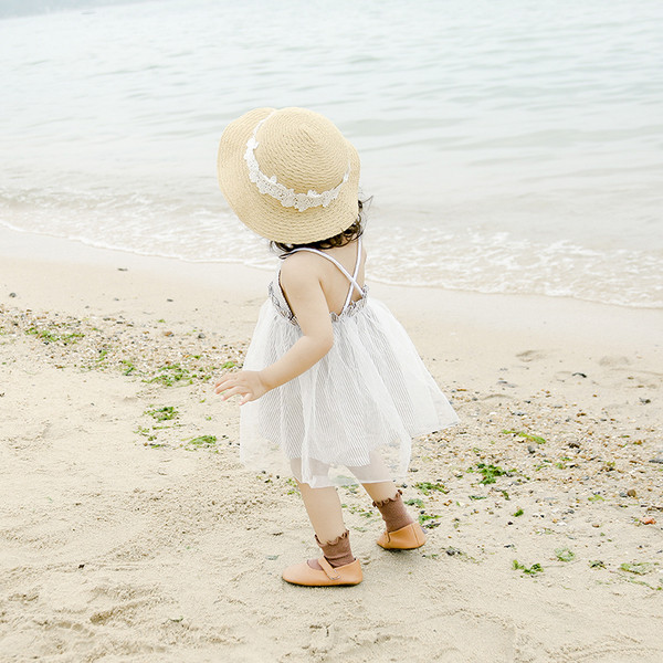 Rochie pentru copii cu bretele subtiri si dantela in culori vii