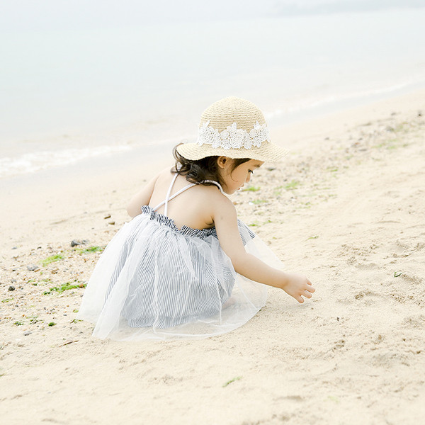 Rochie pentru copii cu bretele subtiri si dantela in culori vii