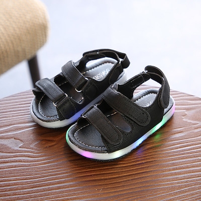 Παιδικά φωτισμένα σανδάλια για αγόρια σε τρία χρώματα