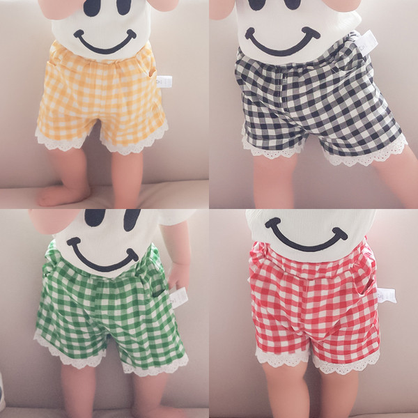Pantaloni scurti pentru copii in carouri pentru fete in mai multe culori cu dantela
