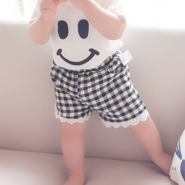 Pantaloni scurti pentru copii in carouri pentru fete in mai multe culori cu dantela