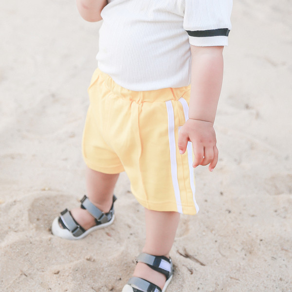 Pantaloni scurți pentru copii pentru băieți cu talie înaltă în mai multe culori cu margine albă