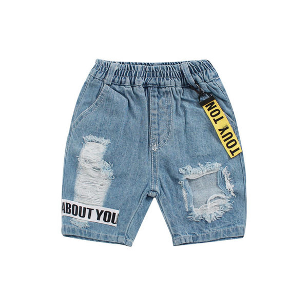 Blugi pentru copii scurti pentru baieti cu motive rupte si panglici colorate cu inscriptie