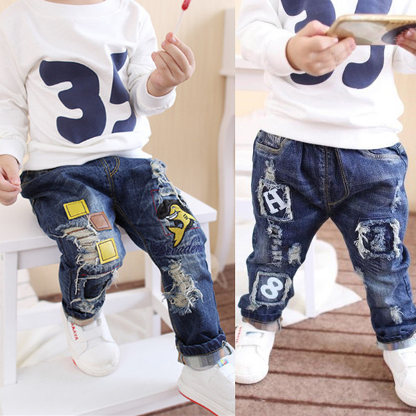 Blugi de copii pentru fete si baieti in doua modele cu petice si motive cu volane