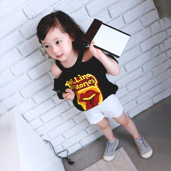 Παιδικό μοντέρνο μπλουζάκι με ανοιχτούς ώμους και έγχρωμη εκτύπωση