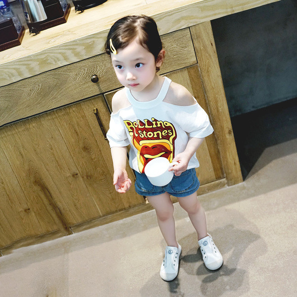 Παιδικό μοντέρνο μπλουζάκι με ανοιχτούς ώμους και έγχρωμη εκτύπωση