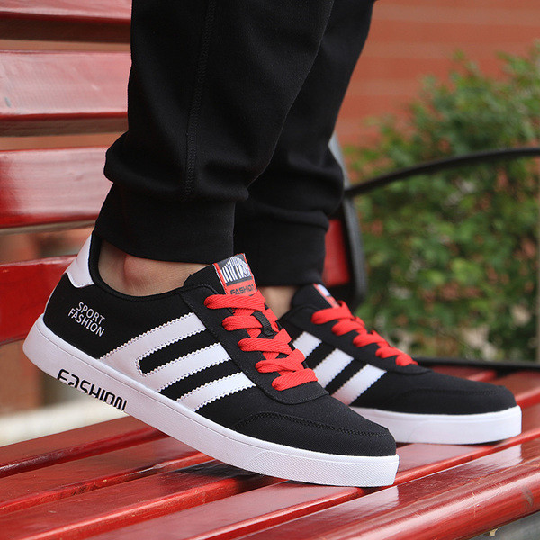 Tenisi comozi pentru bărbați de zi cu zi în trei modele