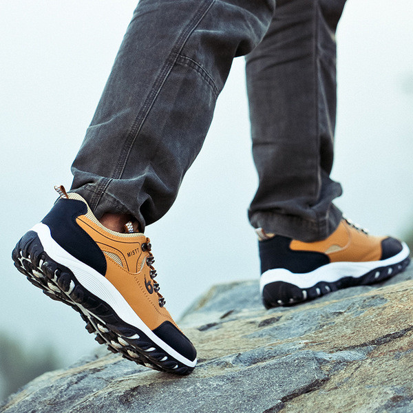 Tenisi barbati cu elemente metalice pentru legaturi in trei culori