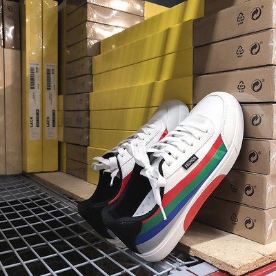 Άνετα αρσενικά πάνινα παπούτσια σε τρία χρώματα