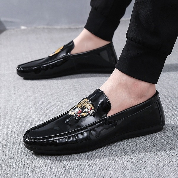 Mocasini barbatesti din piele ecologica in doua culori cu broderie si elemente metalice