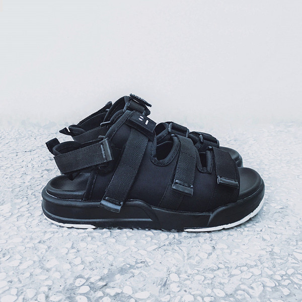 Sandale barbatesti cu talpa inalta de culoare neagra