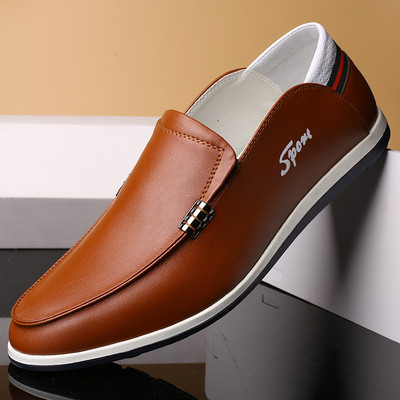 Ανδρικά καθημερινά παπούτσια με μεταλλική διακόσμηση και επιγραφή